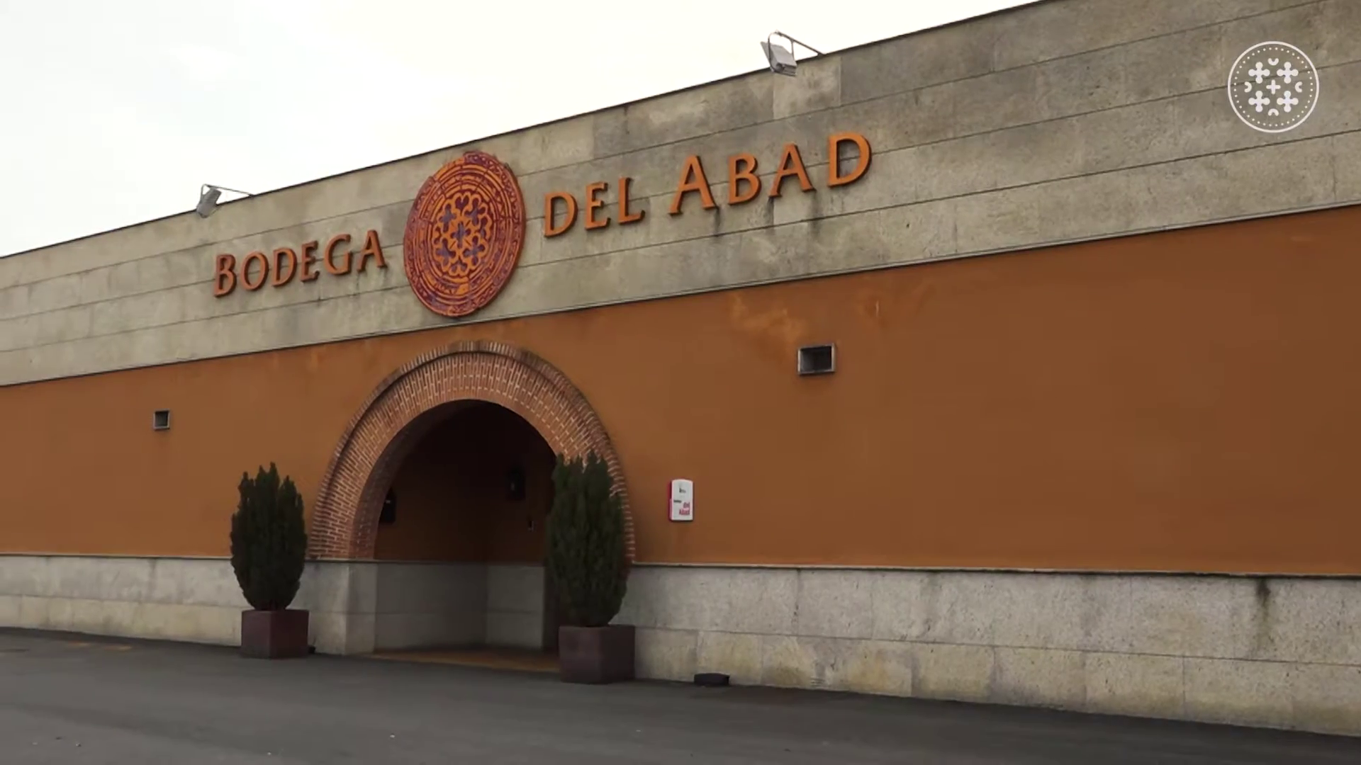 Fachada Bodega del Abad