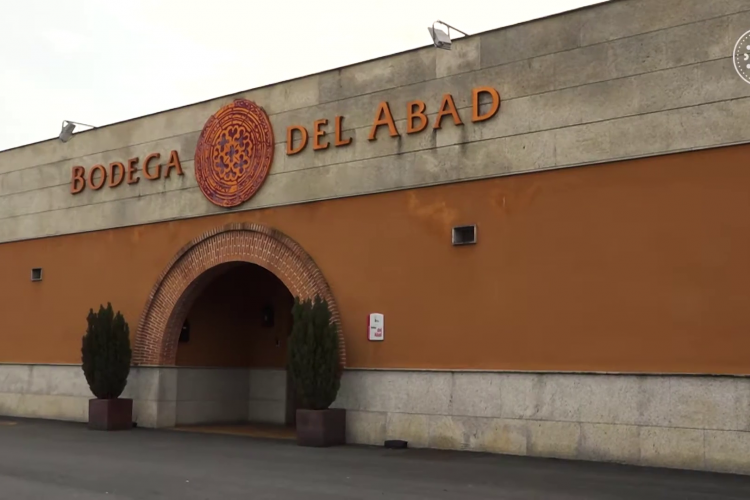 Fachada Bodega del Abad