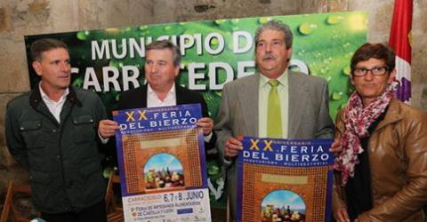 Foto Presentacion Cartel de la Feria 2014